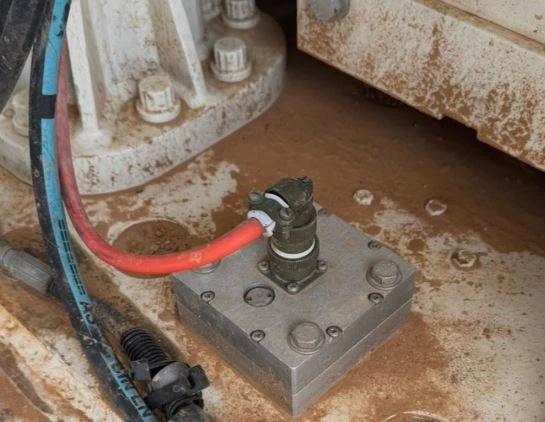 Figure 9. Accelerometer on the baseplate.